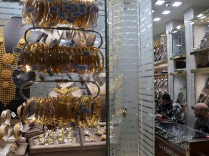 سعر الذهب يتجاوز 4 آلاف و800 دولار للمرة الأولى