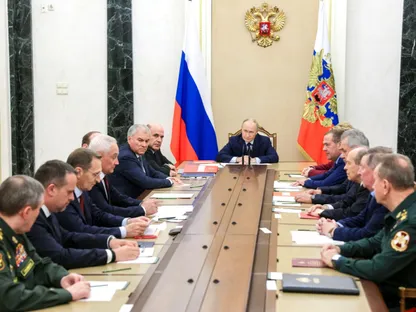 الرئيس فلاديمير بوتين خلال اجتماع مع أعضاء مجلس الأمن الروسي في موسكو. 5 نوفمبر 2025 - رويترز