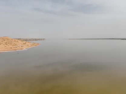 بحيرة العوشزية.. حين تتزين صحراء القصيم ببريق الملح والماء