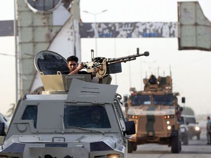 صورة أرشيفية لقوات تابعة لـ"حكومة الوحدة" الليبية في ضواحي العاصمة طرابلس - 16 أغسطس 2022 - AFP