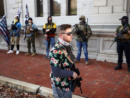 مسيرة مؤيدة للسلاح في ريتشموند، فيرجينيا في الولايات المتحدة - 21 نوفمبر 2020 - REUTERS
