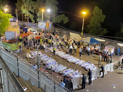 الطواقم الطبية والمسعفون يجمعون جثامين الضحايا في حادث التدافع بـ"جبل ميرون" في إسرائيل - REUTERS