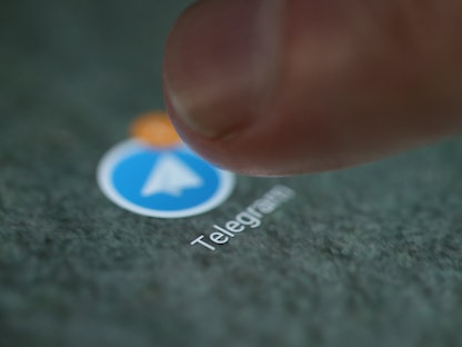 يظهر شعار تطبيق Telegram على هاتف ذكي في هذا الرسم التوضيحي. - REUTERS