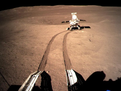 المركبة القمرية الصينية Jade Rabbit 2 خلال مهمة على الجانب المظلم من القمر - REUTERS