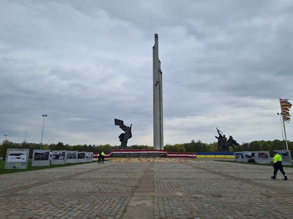 النصب التذكاري السوفيتي في ريجا عاصمة لاتفيا. 11 مايو 2022 - REUTERS