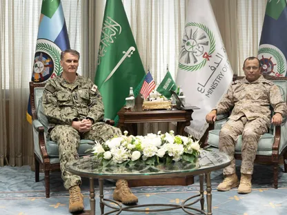 السعودية وأميركا تبحثان التعاون البحري وتعزيز حرية الملاحة في المنطقة