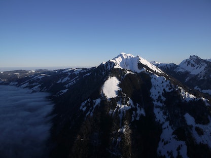منظر جوي لجبال الألب السويسرية بين زيورخ ودافوس في سويسرا- 21 يناير 2020 - REUTERS