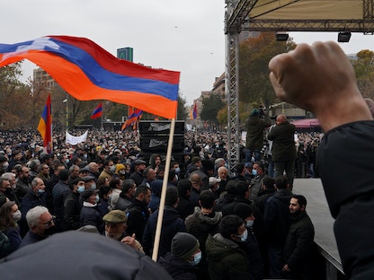 مظاهرات للمطالبة باستقالة رئيس الوزراء الأرميني، نيكول باشينيان في يريفان، أرمينيا، 5 ديسمبر 2020 - REUTERS