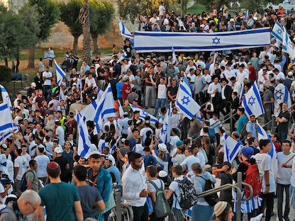 مسيرة الأعلام الإسرائيلية بالقرب من البلدة القديمة في القدس – 15 يونيو 2021 - AFP