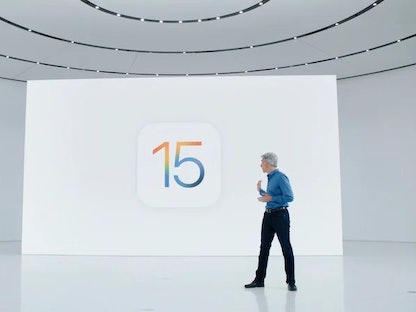 كريغ فاديرغي نائب مدير أبل لقطاع التطوير يشرح بعض مزايا نظام التشغيل iOS 15 الجديد - أبل