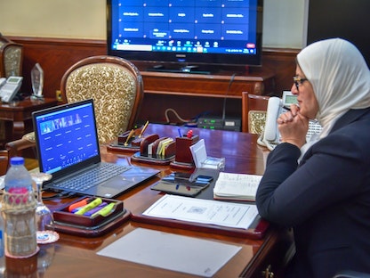 وزيرة الصحة المصرية هالة زايد خلال مشاركتها في مؤتمر افتراضي للمكتب الإقليمي لمنظمة الصحة العالمية لإقليم إفريقيا، القاهرة، 11 فبراير 2021 - الشرق