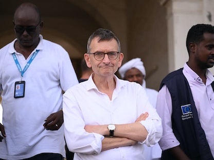 رئيس بعثة الأمم المتحدة إلى السودان فولكر بيرتس يشرف على عمليات الإجلاء من بورتسودان. 24 أبريل 2023 - AFP