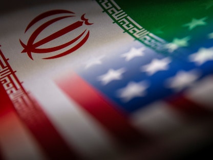علما إيران والولايات المتحدة الأميركية - REUTERS