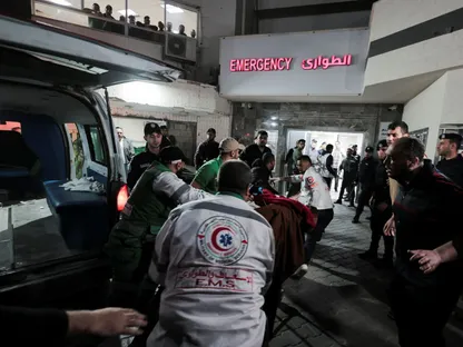 بعد عامين من الحرب.. غزة تواجه انهيارًا صحيًا شاملًا