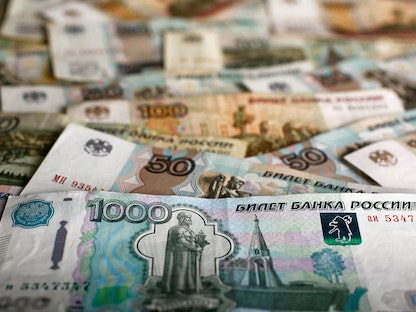 عملات ورقية من الروبل الروسي - REUTERS