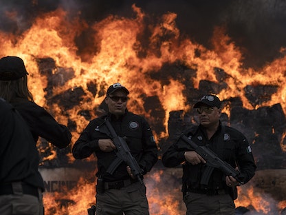 حرق أطنان من المخدرات في منشآت كتيبة المشاة 28 في تيخوانا بولاية باجا كاليفورنيا المكسيكية - 26 سبتمبر 2019  - AFP