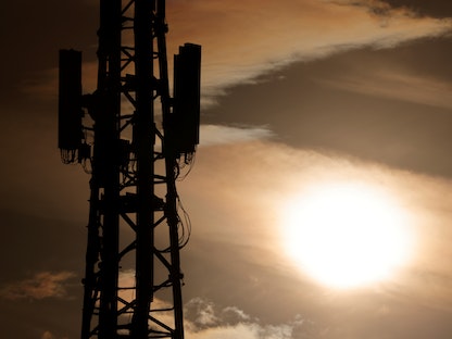 برج اتصالات خاص بشبكات الجيل الخامس 5G في مقاطعة لامبريس ليز دواي الفرنسية - REUTERS
