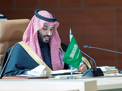 ولي العهد السعودي الأمير محمد بن سلمان أثناء التوقيع على "بيان العُلا" في القمة الخليجية الـ41  - واس