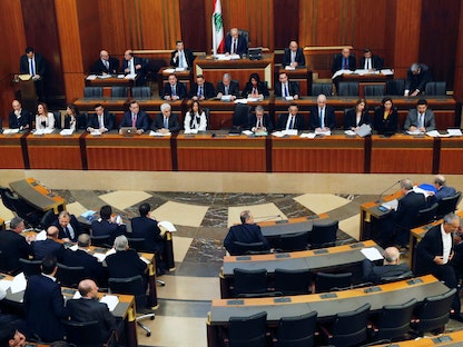 البرلمان اللبناني خلال جلسة التصويت على منح الثقة للحكومة السابقة برئاسة حسان دياب- 11فبراير 2020 - REUTERS