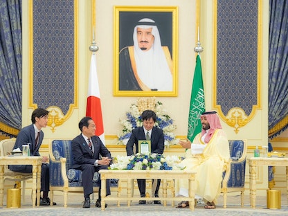 ولي العهد السعودي الأمير محمد بن سلمان يستقبل رئيس الوزراء الياباني فوميو كيشيدا في جدة. 16 يوليو 2023 - REUTERS