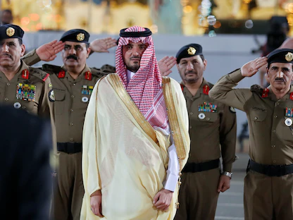وزير الداخلية السعودي الأمير عبد العزيز بن سعود بن نايف، خلال حضوره عرضاً عسكرياً في إطار الاستعدادات الأمنية لفريضة الحج، موسم 2019 - REUTERS