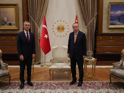 الرئيس التركي رجب طيب أردوغان يستقبل الأمين العام لحلف الناتو ينس ستولتنبرغ في إسطنبول - 5 أكتوبر 2020 - AFP