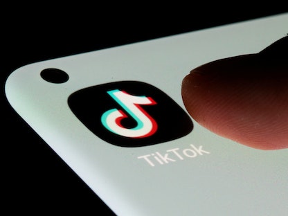 تطبيق تيك توك على أحد الهواتف الذكية - REUTERS