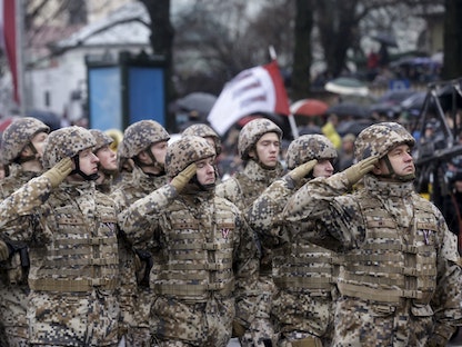 لاتفيا تعيد فرض الخدمة العسكرية الإلزامية اعتباراً من 2024
