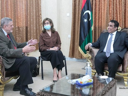 المبعوث الخاص للأمين العام للأمم المتحدة يان كوبيش خلال لقائه رئيس المجلس الرئاسي الليبي محمد المنفي - 27 أكتوبر 2021 - unmissions.org