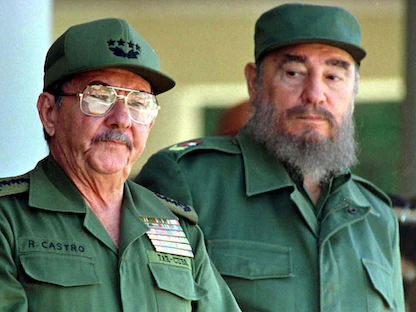 كوبا تطوي صفحة الأخوين كاسترو دون تغيير سياسي