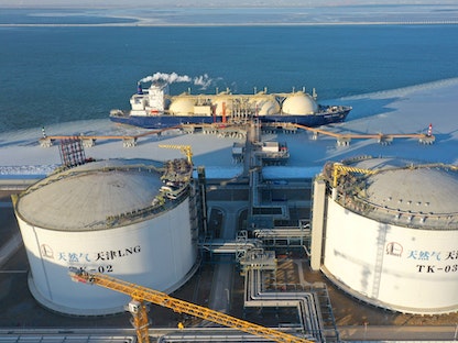 سفينة تنقل شحنة من الغاز المسال الروسي في ميناء تيانجين الصيني. 7 يناير 2021 - Getty Images