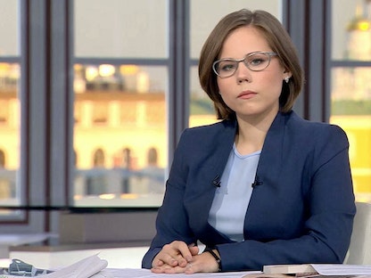 الصحافية داريا دوجين في استوديو قناة" تسارجراد تي في" الروسية بموسكو - REUTERS