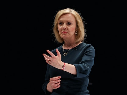  ليز تروس المرشحة البريطانية لقيادة حزب المحافظين خلال إحدى فعاليات حملتها الانتخابية في قاعة بيرث للحفلات الموسيقية  في بيرث اسكتلندا ، بريطانيا- 16 أغسطس 2022 - REUTERS