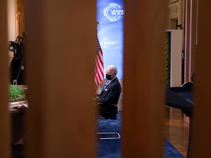 الرئيس الأميركي جو بايدن في الغرفة الشرقية بالبيت الأبيض - 23 أبريل 2021 - REUTERS