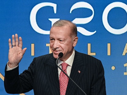 الرئيس التركي رجب طيب أردوغان خلال اجتماعات مجموعة الـ20 بالعاصمة الإيطالية روما - AFP