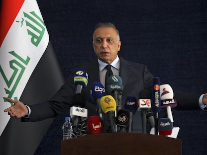 رئيس الوزراء العراقي مصطفى الكاظمي خلال مؤتمر صحافي في البصرة - AFP
