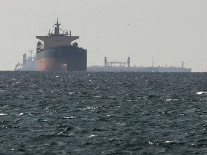 إيران تتعهد للأمم المتحدة بالسماح للسفن "غير المعادية" بعبور مضيق هرمز