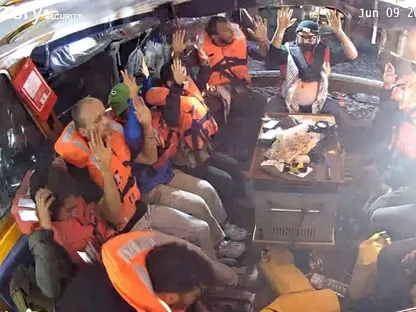 الجيش الإسرائيلي يحتجز "سفينة الحرية" ويمنع اقترابها من سواحل غزة