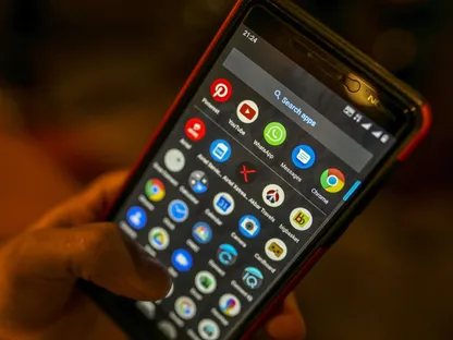 استخدام الهواتف أثناء اليوم الدراسي قد يضعف التحكم الذهني للمراهقين