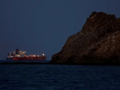 اليابان ودول أوروبية: مستعدون للمساهمة في جهود مناسبة لضمان مرور آمن بمضيق هرمز