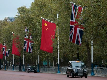 الأعلام الصينية والبريطانية في شوارع لندن قبيل زيارة الرئيس الصيني شي جين بينج إلى بريطانيا. 19 أكتوبر 2015 - Reuters