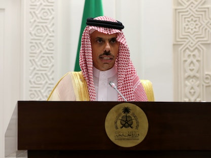 وزير الخارجية السعودي الأمير فيصل بن فرحان يتحدث خلال مؤتمر صحافي مشترك مع منسق السياسة الخارجية بالاتحاد الأوروبي جوزيب بوريل في العاصمة الرياض- 3 أكتوبر 2021 - REUTERS