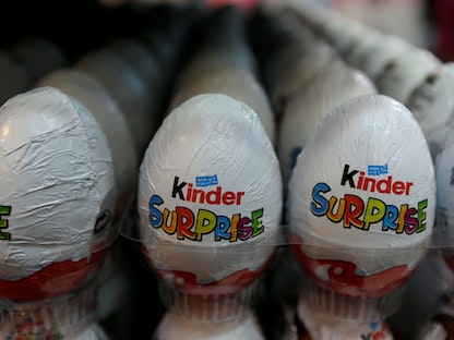 بسبب شوكولاتة كيندر.. 150 إصابة ببكتيريا السالمونيلا في 9 بلدان أوروبية  - REUTERS