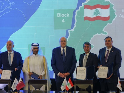 جانب من توقيع اتفاق بين شركة "قطر للطاقة" وشركتي "توتال" الفرنسية و"إيني" الإيطالية لاستحواذ قطر على حصة لاستكشاف النفط والغاز في لبنان بيروت. 29 يناير 2023 - REUTERS