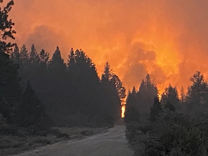 صورة لحريق "بوتلغ" في ولاية أوريغون الأميركية انتشرت على وسائل التواصل الاجتماعي، 13 يوليو 2021 - REUTERS