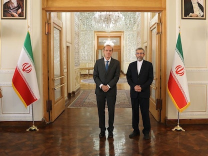 نائب وزير الخارجية الإيراني علي باقري يستقبل منسق الاتحاد الأوروبي في محادثات فيينا إنريكي مورا بالعاصمة الإيرانية طهران - 14 أكتوبر 2021 - Getty Images