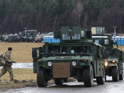 جنود أميركيون ضمن قوات الناتو المنتشرة في أرلامو ببولندا- 23 فبراير 2022 - REUTERS