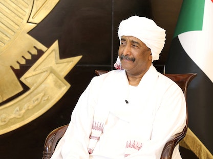 رئيس المجلس السيادي السوداني عبد الفتاح البرهان خلال مقابلة تلفزيونية في الخرطوم - 4 ديسمبر 2021 - REUTERS