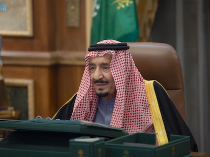 الملك سلمان بن عبد العزيز خلال جلسة مجلس الوزراء - 11 يناير 2022 - واس