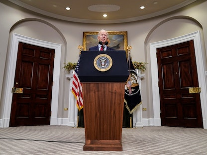 الرئيس الأميركي جو بايدن في تصريح صحافي بالبيت الأبيض - 27 فبراير 2021 - REUTERS